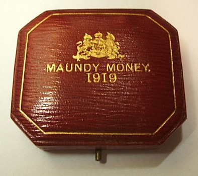 1919 maundy set case