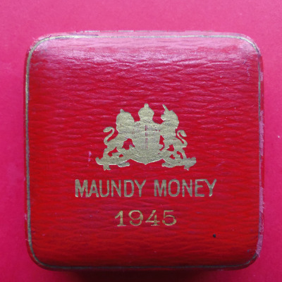 1945 maundy set case